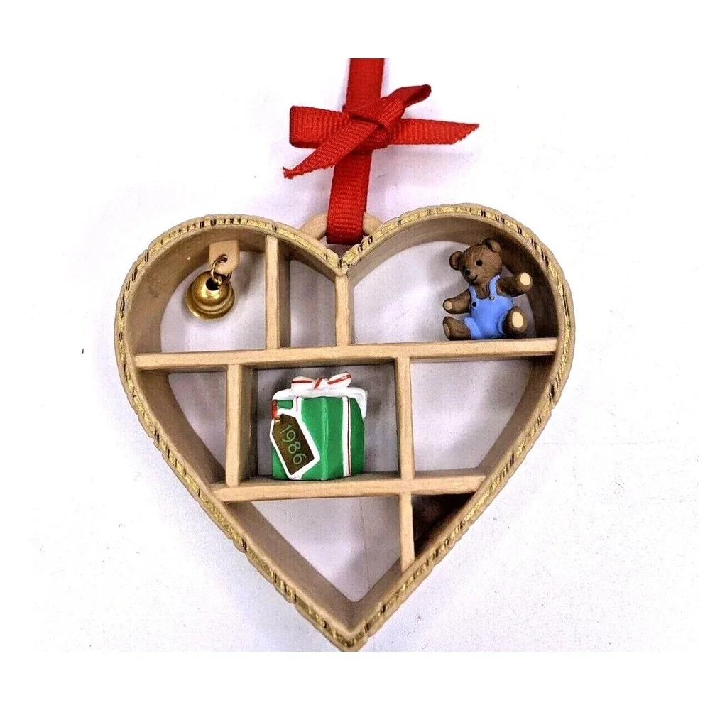 Hallmark 1986 LOVING MEMORIES ORNAMENT Heart Shaped‎ Shadow Box
